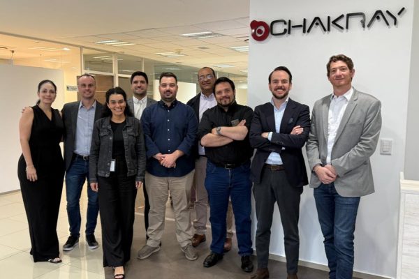 Lideres en Latam de Chakray y WSO2, reunidos en las oficinas de Chakray México